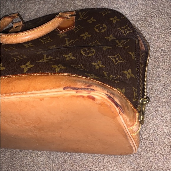 Louis Vuitton Alma Handbag - Picture 9 of 15